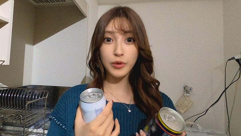 【盗撮】ダメ男の願いを何でも叶えてしまう激甘人妻お姉さんと真昼間からエチエチしている様子を盗撮。母性溢れる面倒見のよさを利用して下の世話までさせるゲス男と都合のいい女の中出しSEX2連戦。【流出××】  パッケージ