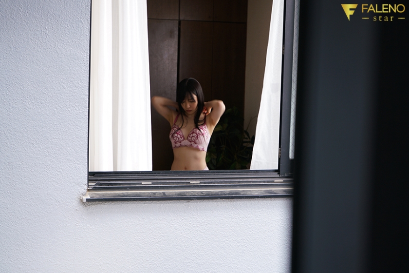 向かい部屋のHcupお姉さん 美巨乳に誘われ肉欲に溺れる絶倫性交の日々 小野夕子  パッケージ