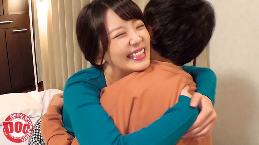 未だに現役ヤリマンママが童貞くんの家で筆下ろし種付けパーティー！旦那がいるのにDTチ○ポを何度も中出しさせちゃうヤバま○こ！  パッケージ