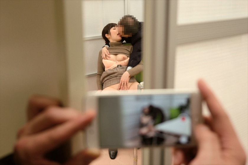 普段は地味だがエッチはド派手！！上司と社内不倫している隠れ巨乳の地味子ちゃんを寝取っちゃった俺 水城奈緒 河北はるな 白石りん  パッケージ