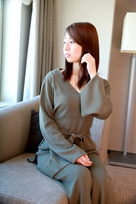 COSMOS×SOD 夫に内緒で他人棒SEX「実は主人の精液も飲んだことないんです」30歳すぎて初めての精飲 前田可奈子さん30歳  パッケージ