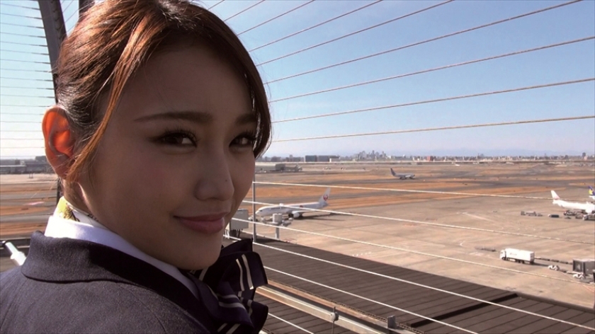 「私…中出しの快感を忘れられずに、近所のおじさんと不倫してるんです…」妻子がいる20歳以上年上の父の友人と不倫した高身長173センチ・Fカップ奇跡の身体をもつキャビンアテンダントの1年2カ月におよぶ中出し不倫全記録  パッケージ