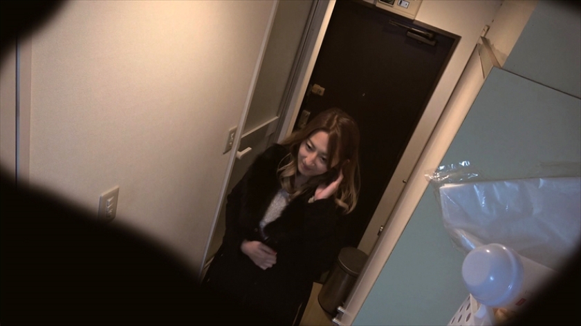 続・マジックミラー号 ミラー号から降りてきた素人女性をま●こが乾く前にスタッフが再ナンパ！自宅に連れ込みSEXした盗撮映像 人妻編  パッケージ