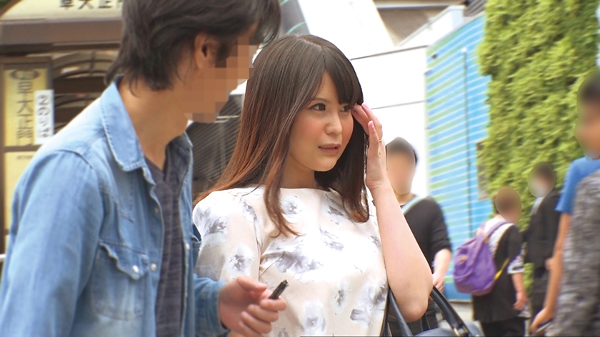 「スマホより頻繁におま○こをイジってます…(照)」天然Fカップ巨乳妻をナンパ性交 真緒  パッケージ